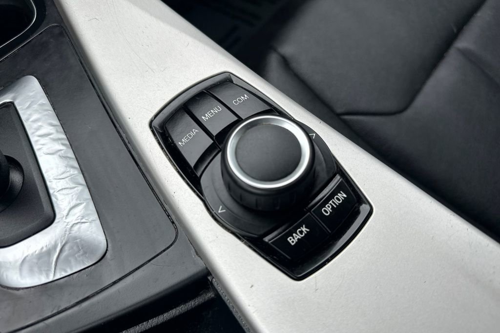 Used 2018 BMW 320i Sedan image 29