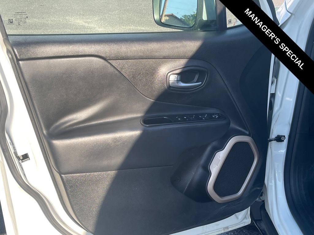 Used 2016 Jeep Renegade Limited FWD image 12