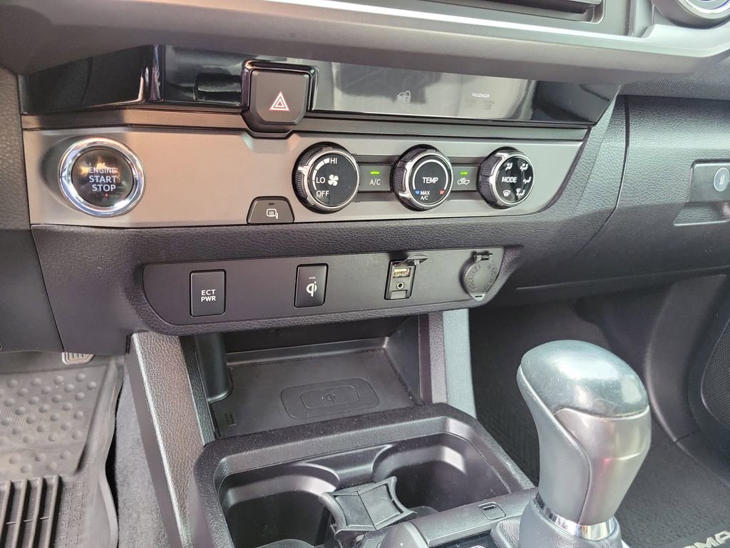 Used 2016 Toyota Tacoma TRD Sport w/ Towing Package image 31