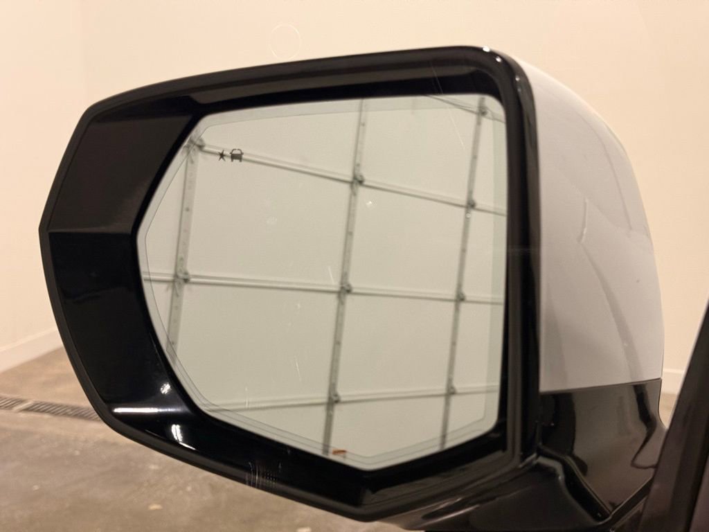 Used 2023 Chevrolet Suburban High Country image 13