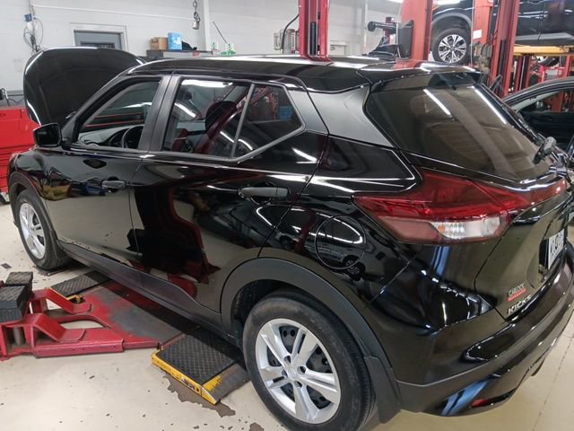 Used 2023 Nissan Kicks S image 3