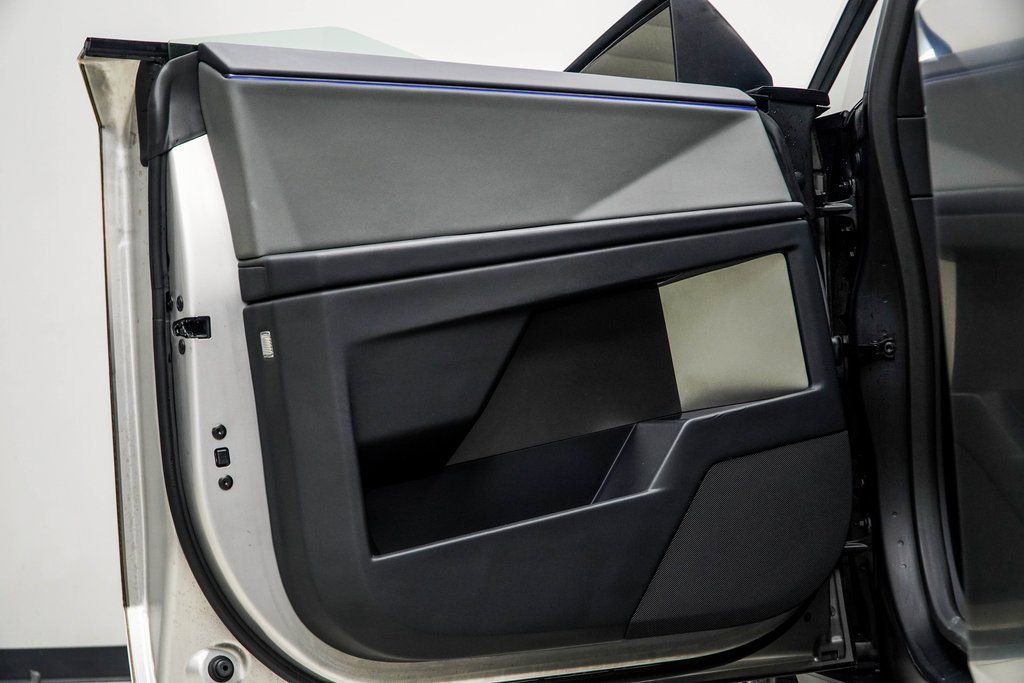 Used 2025 Tesla Cybertruck AWD Crew Cab image 38