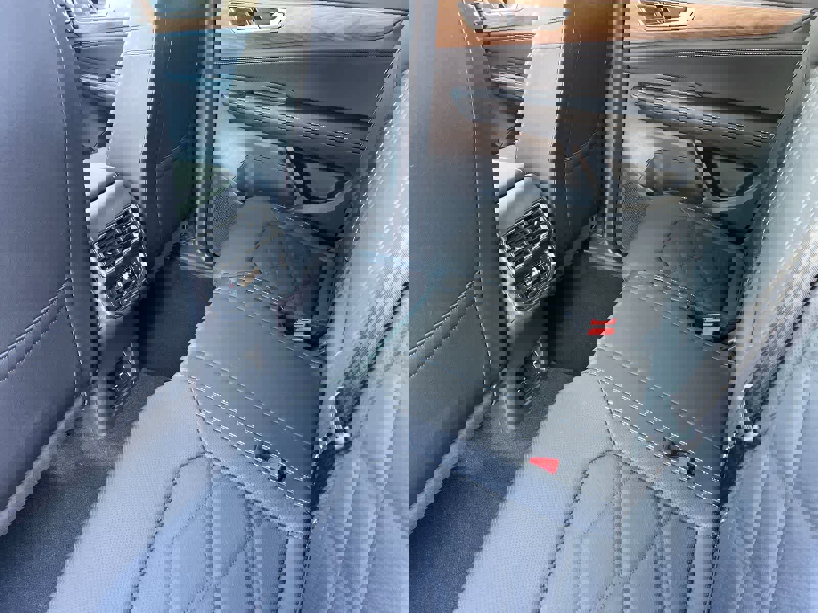 Used 2025 Volkswagen Atlas SE image 5