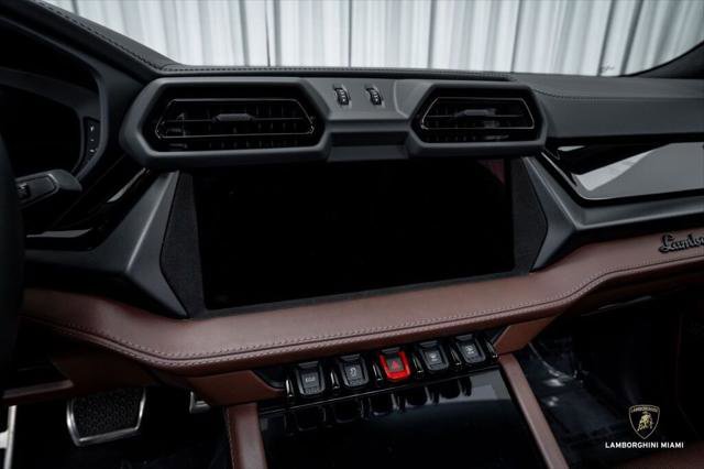 Used 2025 Lamborghini Urus SE image 26