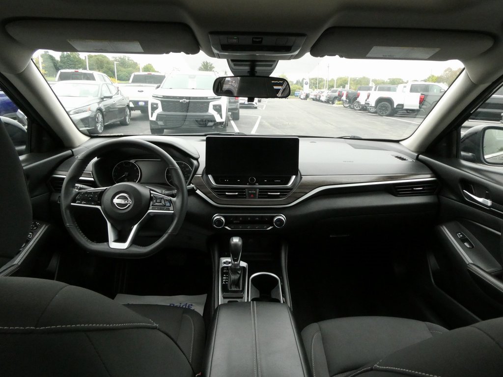 Used 2024 Nissan Altima 2.5 SV w/ SV Premium Package image 31