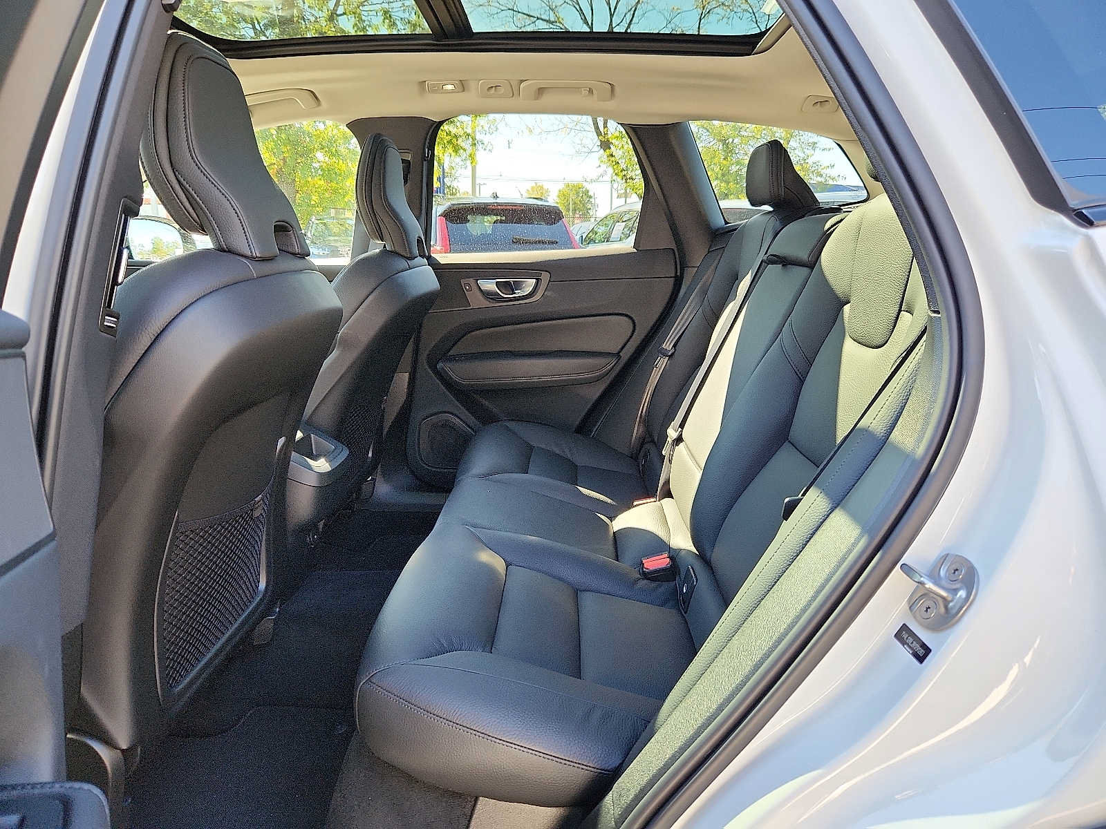 Certified 2024 Volvo XC60 B5 Plus w/ Climate Package AWD/4WD image 10