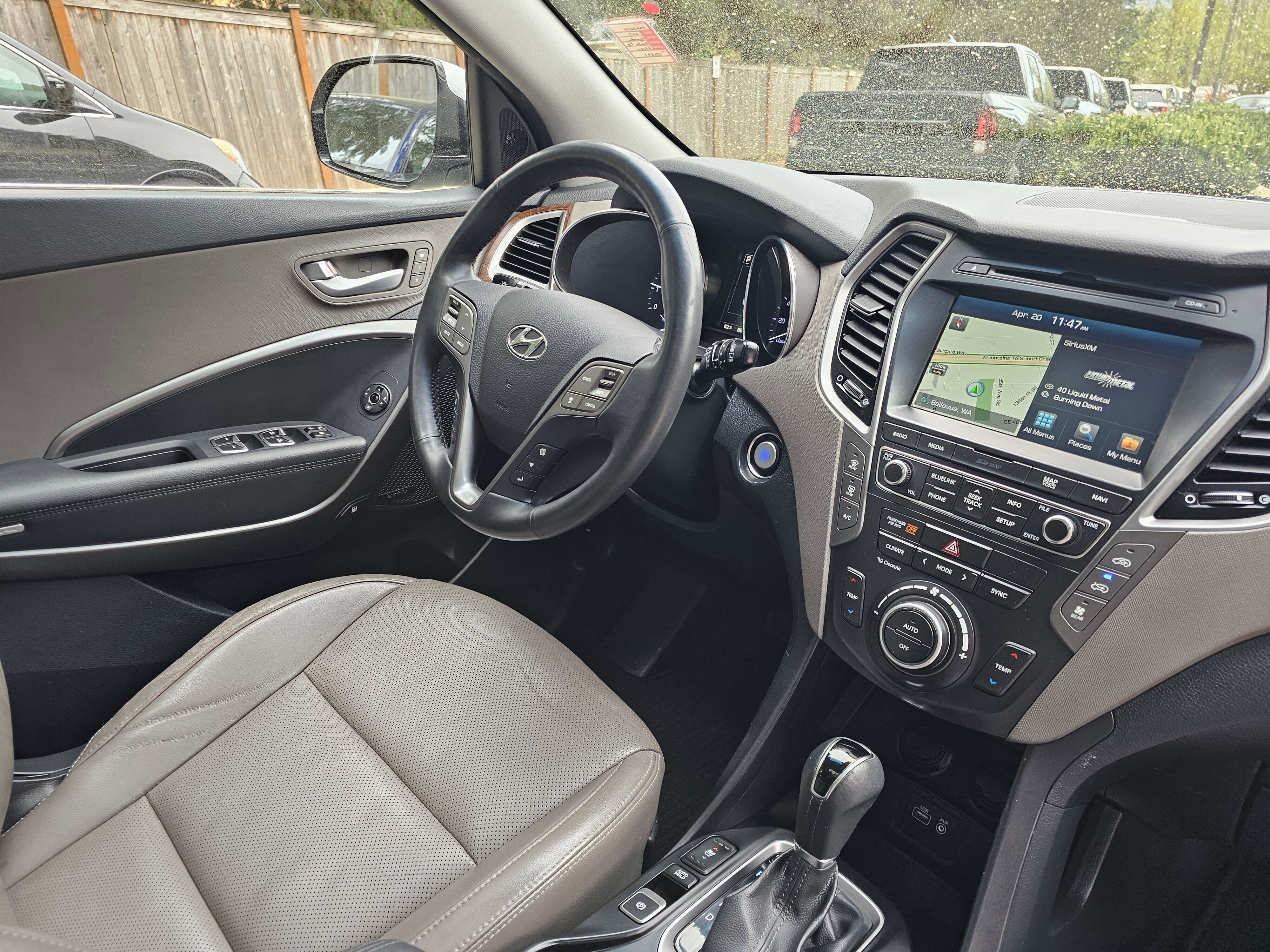 Used 2017 Hyundai Santa Fe Limited AWD/4WD image 10