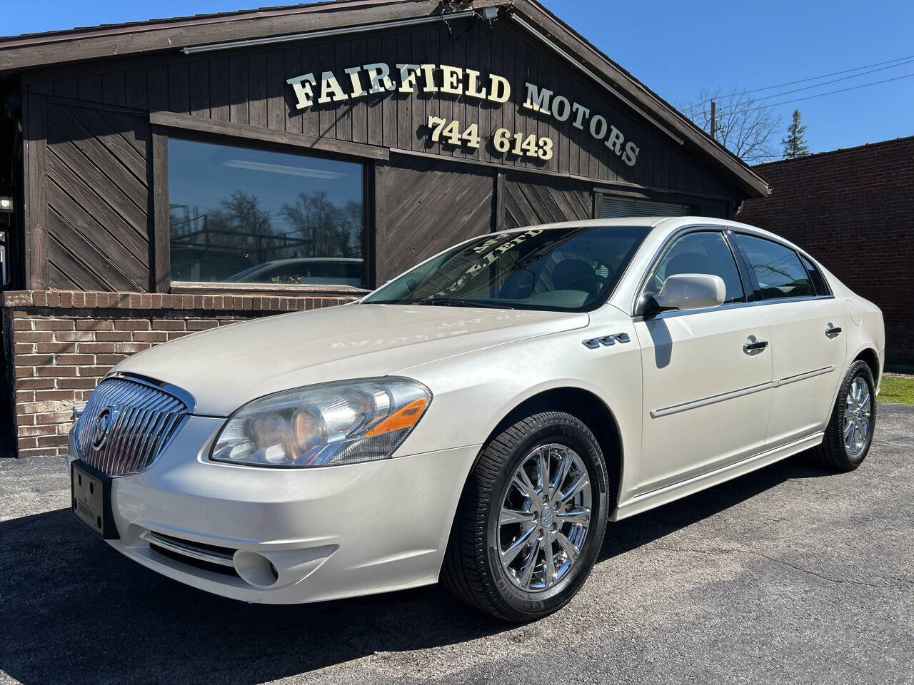 Used 2011 Buick Lucerne CXL image 1