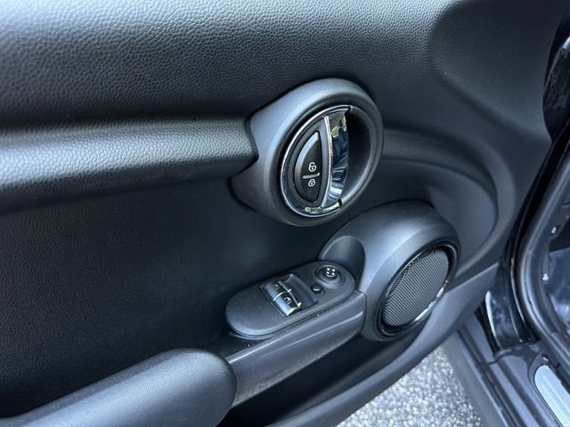 Used 2020 MINI Cooper 2-Door Hardtop w/ Storage Package image 11