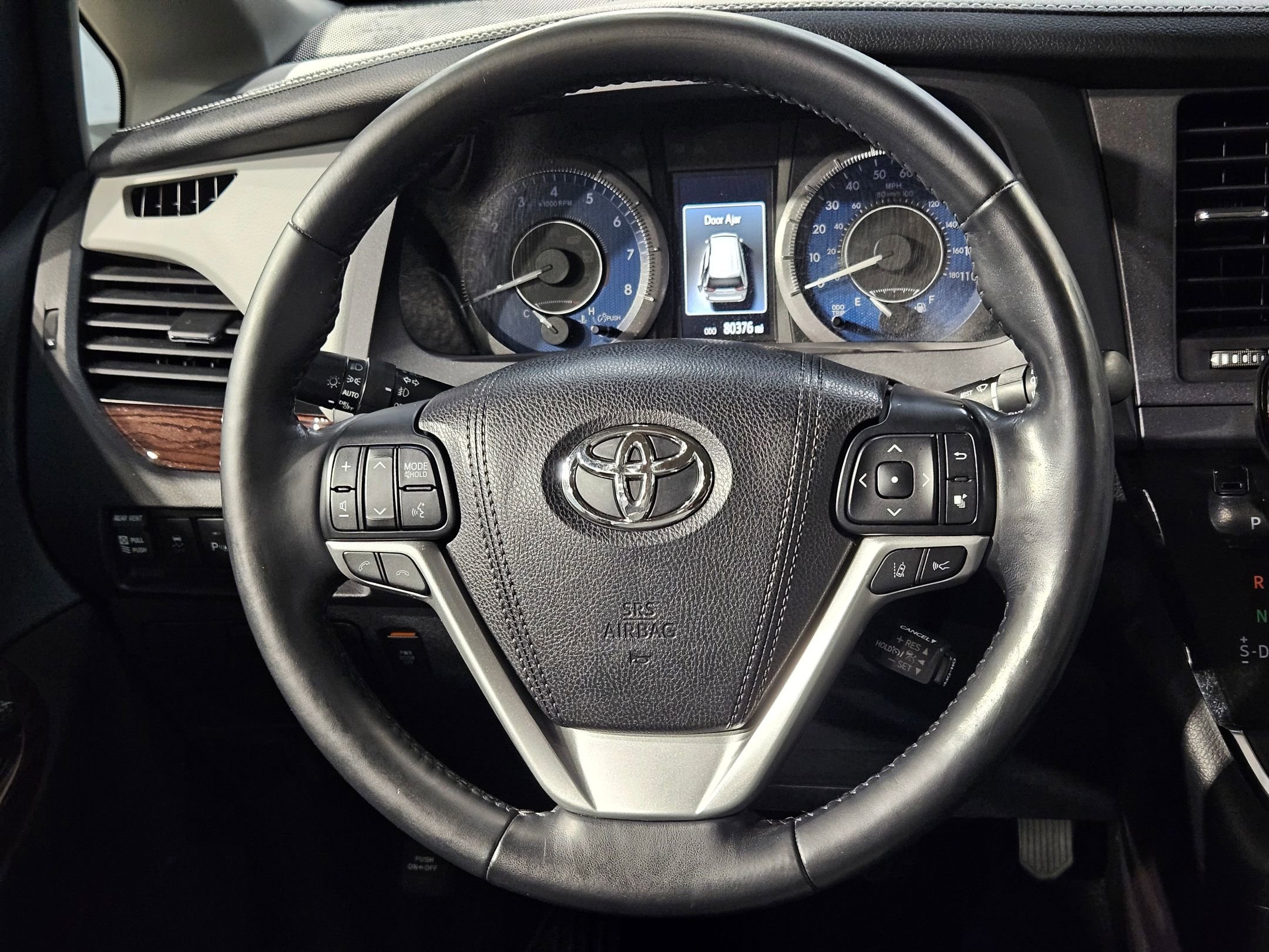 Used 2018 Toyota Sienna Limited image 28