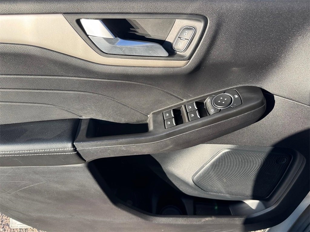 Used 2021 Ford Escape SE w/ Cold Weather Package image 19