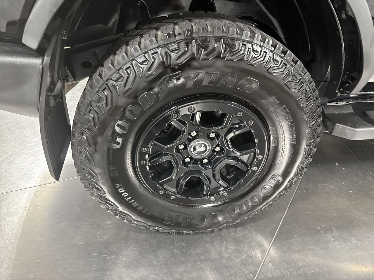 Used 2023 Ford Bronco Wildtrak image 13