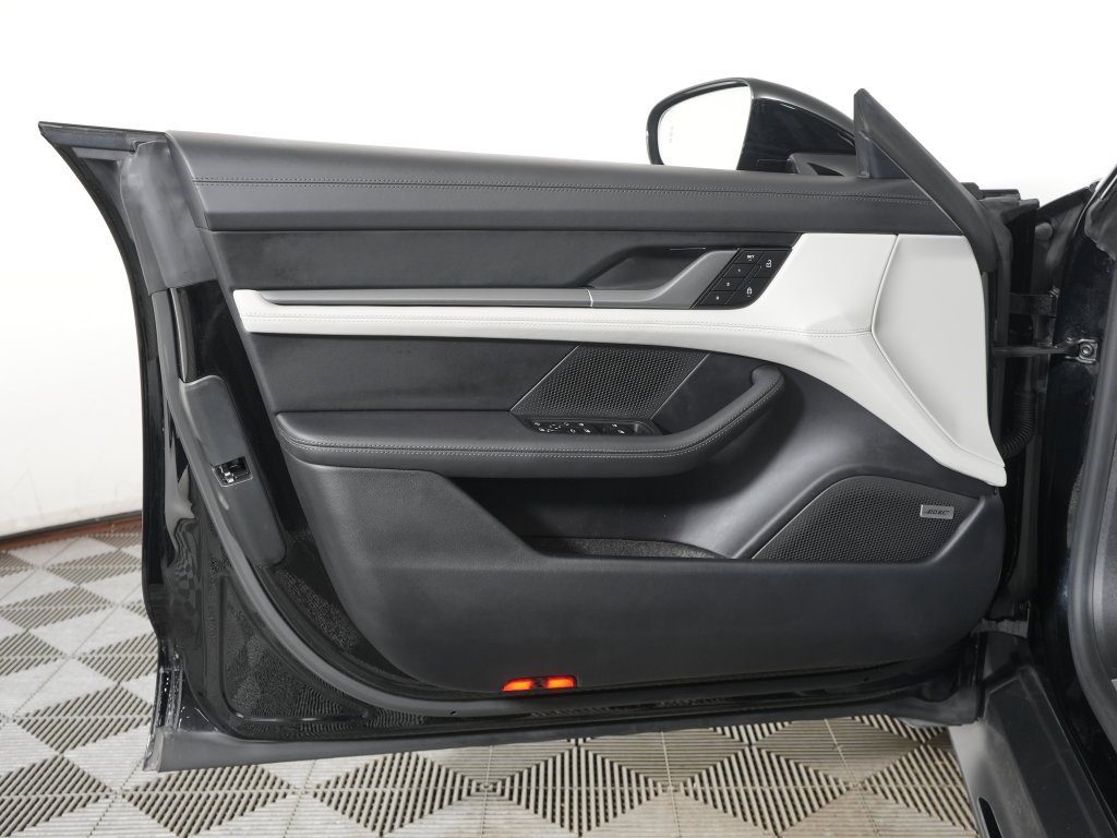 Certified 2025 Porsche Taycan 4S w/ Sportdesign Package AWD/4WD image 18