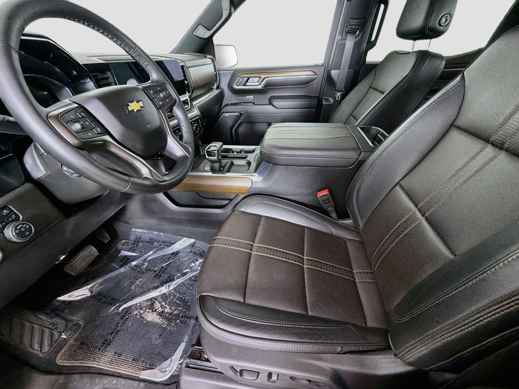 Used 2024 Chevrolet Silverado 1500 High Country w/ Technology Package AWD/4WD image 25