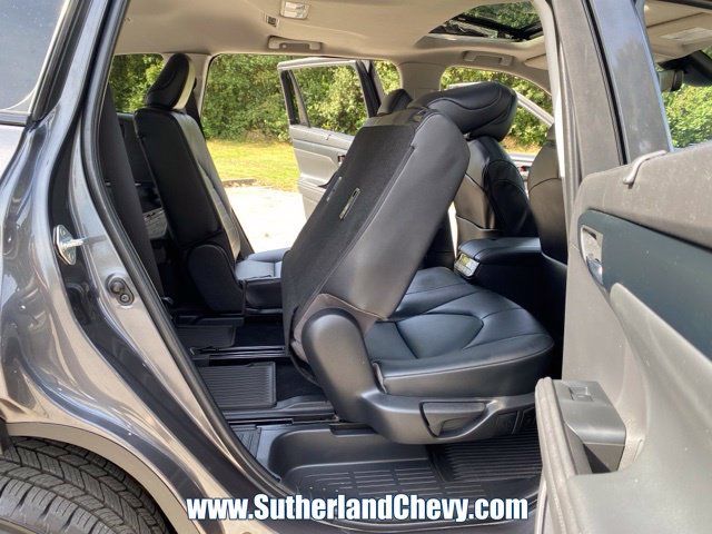 Used 2022 Toyota Highlander XLE AWD/4WD image 40
