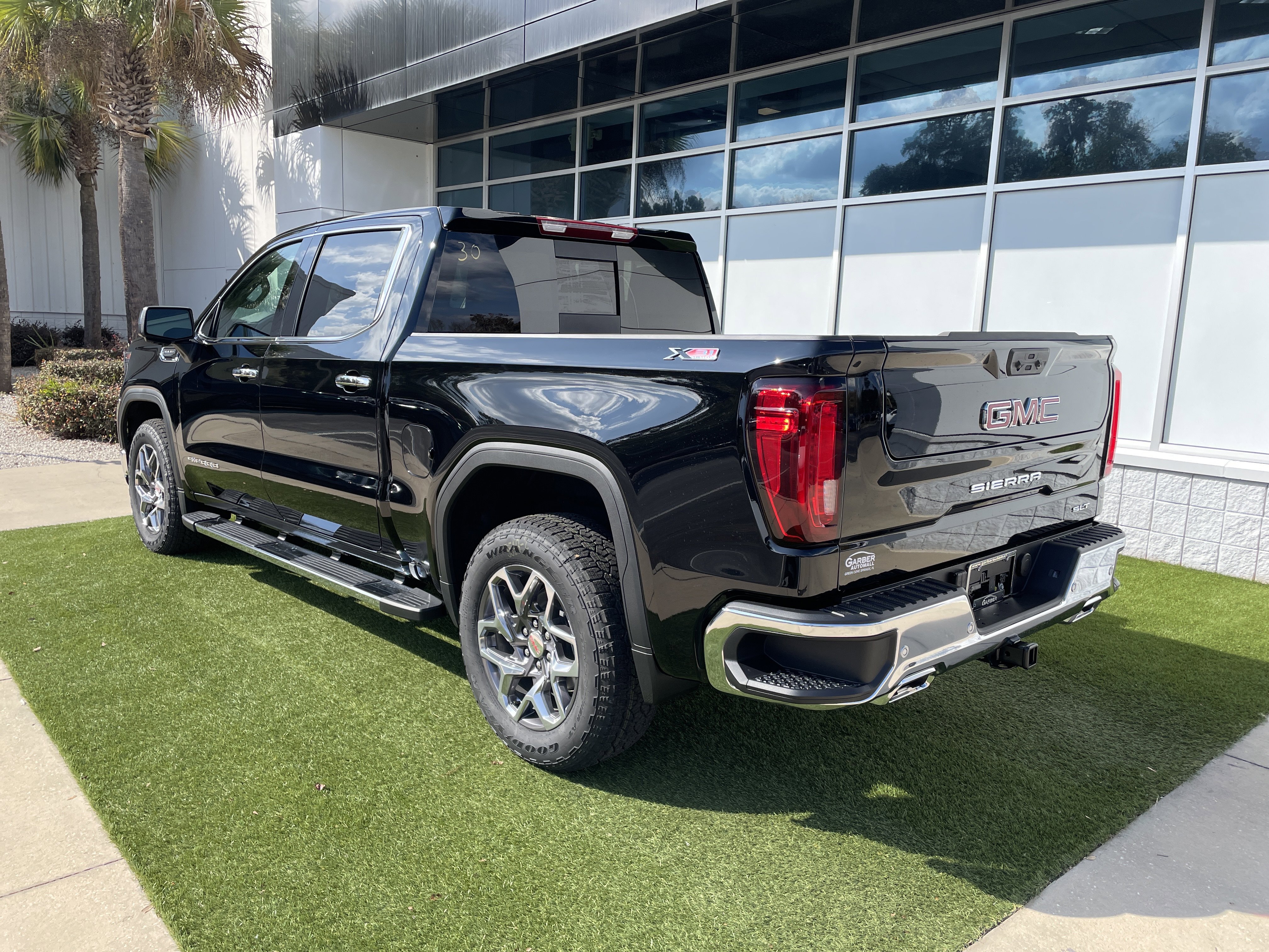 New 2026 GMC Sierra 1500 SLT w/ SLT Premium Package image 5