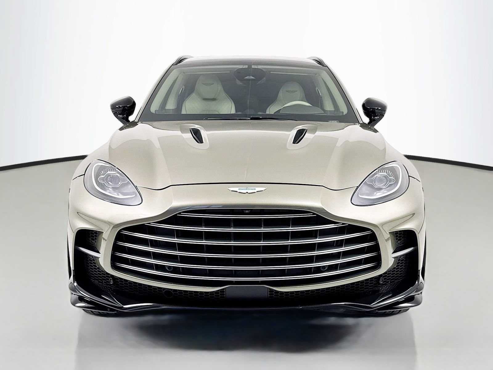 Used 2025 Aston Martin DBX 707 AWD/4WD image 2