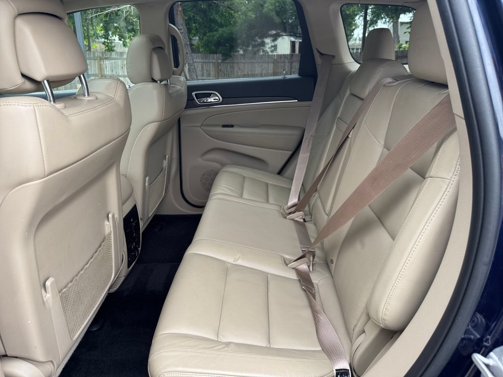Used 2017 Jeep Grand Cherokee Limited AWD/4WD image 18