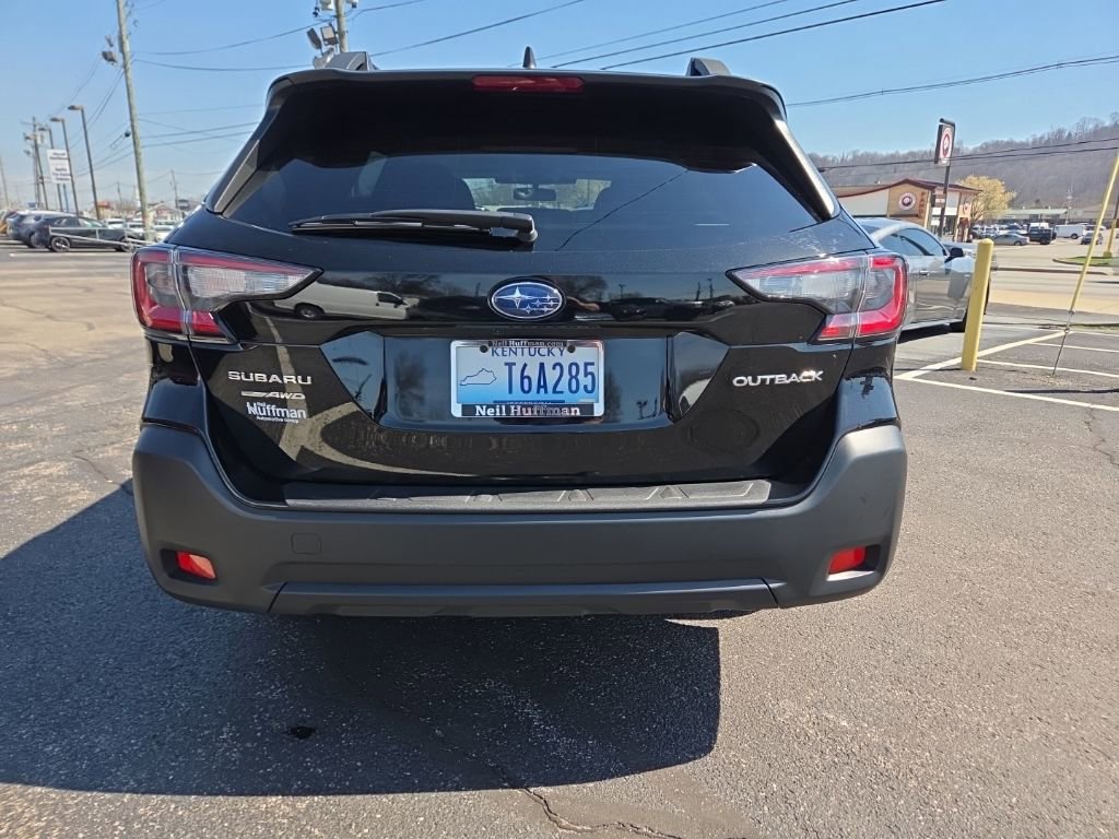 Used 2025 Subaru Outback Premium AWD/4WD image 5