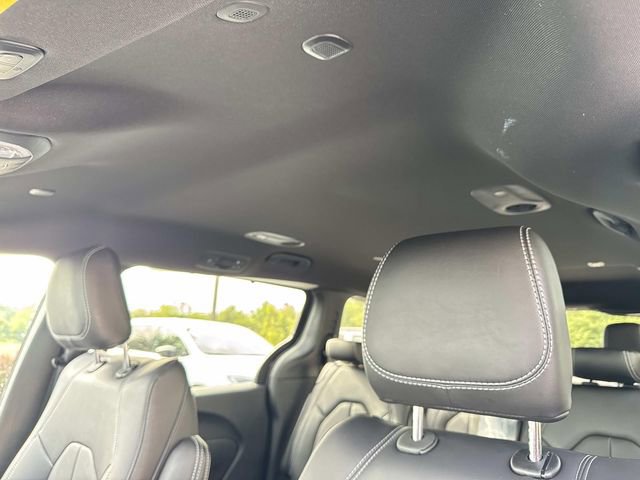 New 2026 Chrysler Pacifica Select image 12