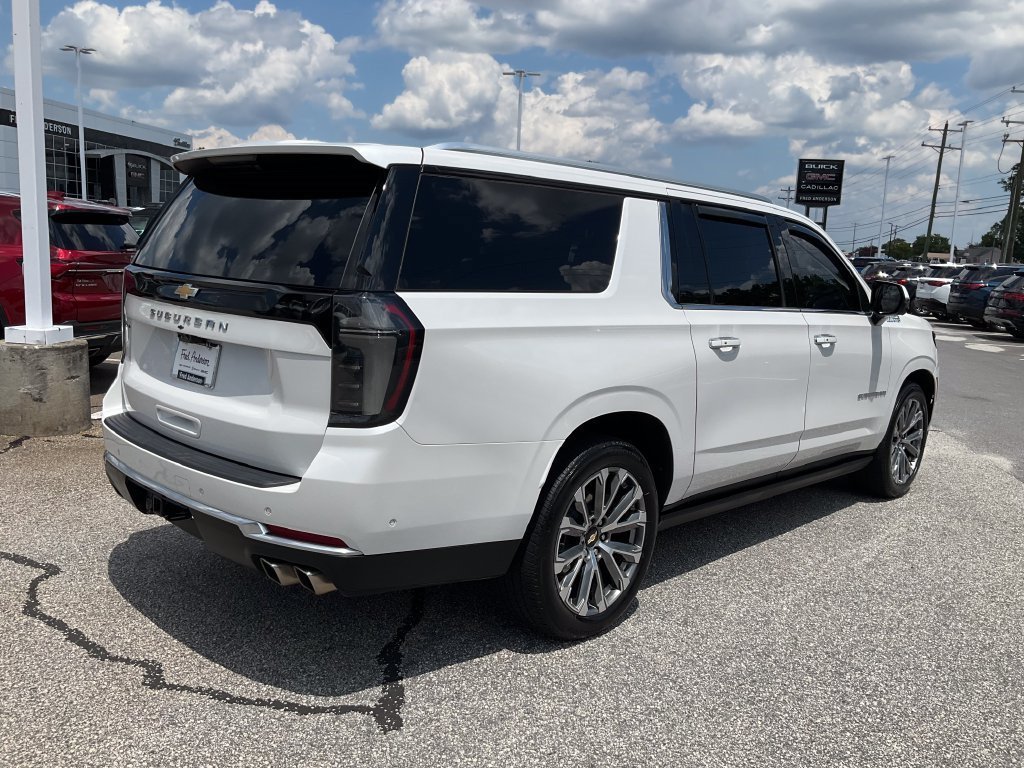 Used 2025 Chevrolet Suburban High Country AWD/4WD image 28