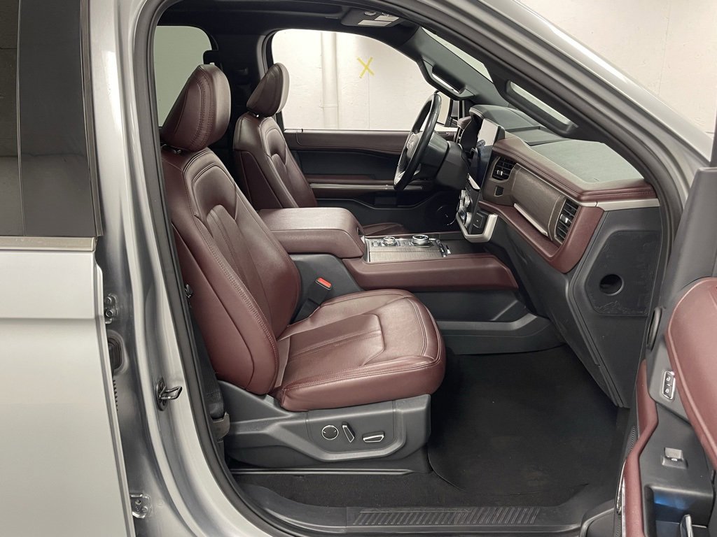 Used 2023 Ford Expedition Limited image 10