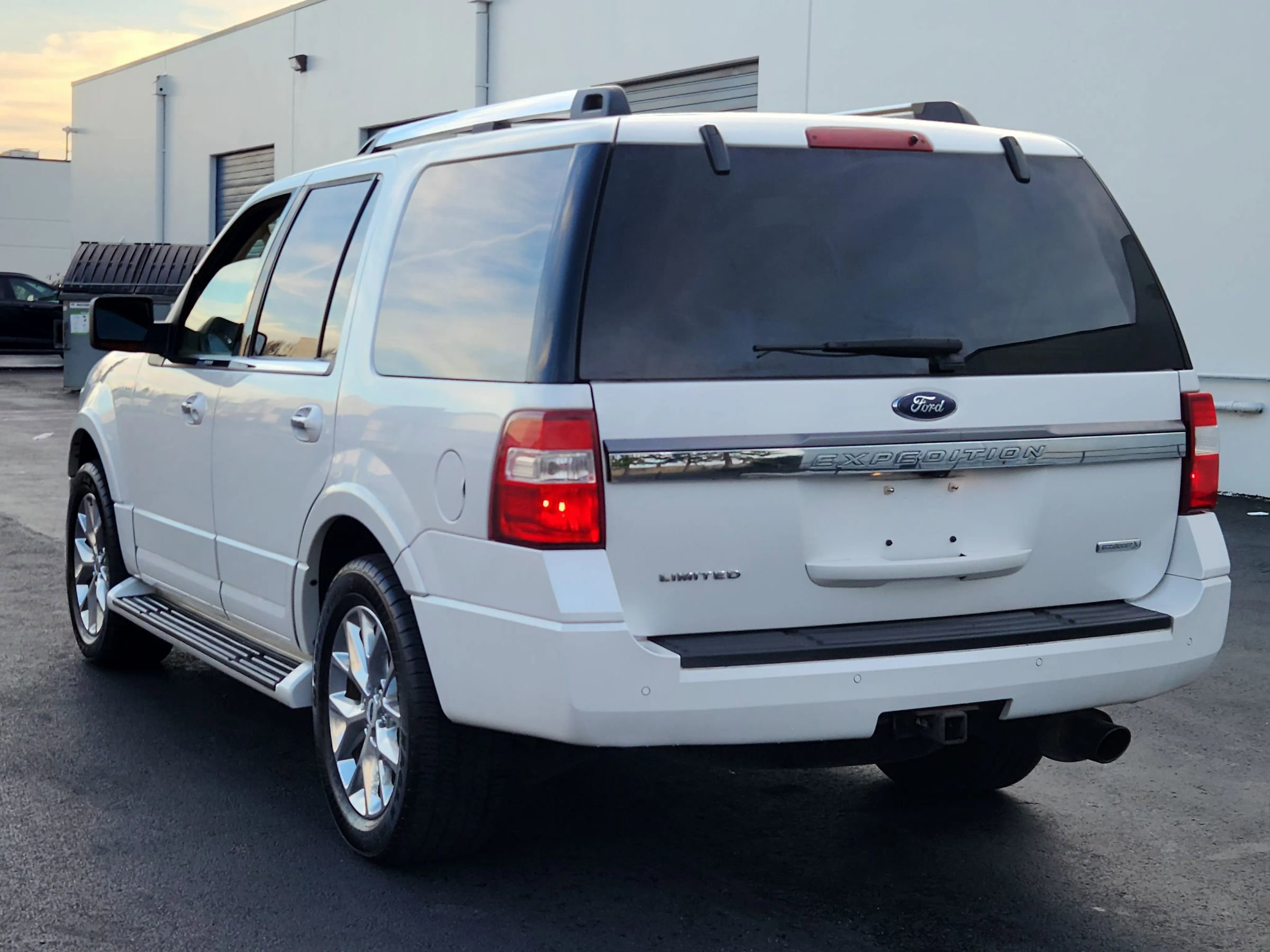 Used 2017 Ford Expedition Limited image 3