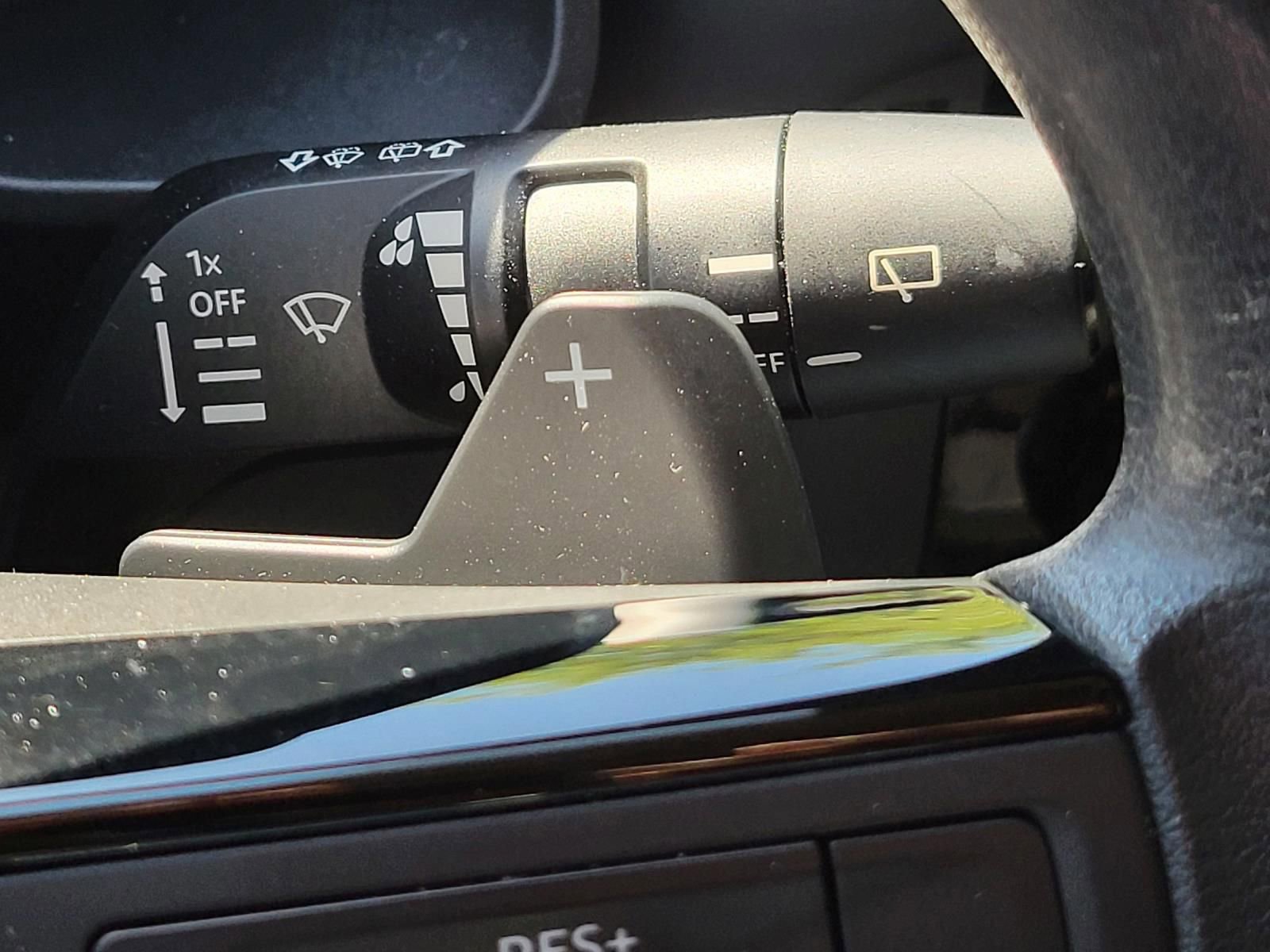 Used 2023 Nissan Rogue SV image 32