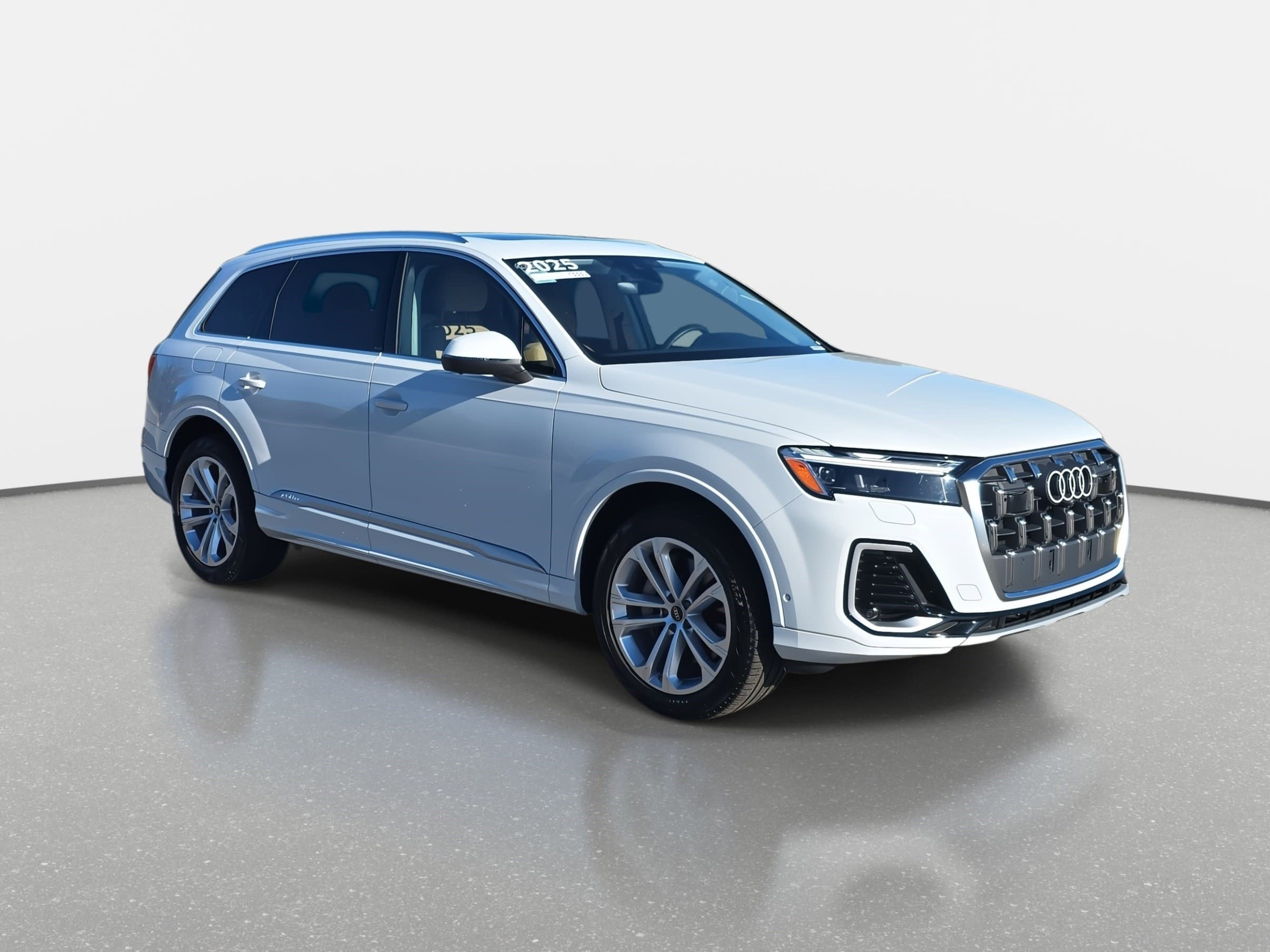 Certified 2025 Audi Q7 2.0T Premium Plus image 3