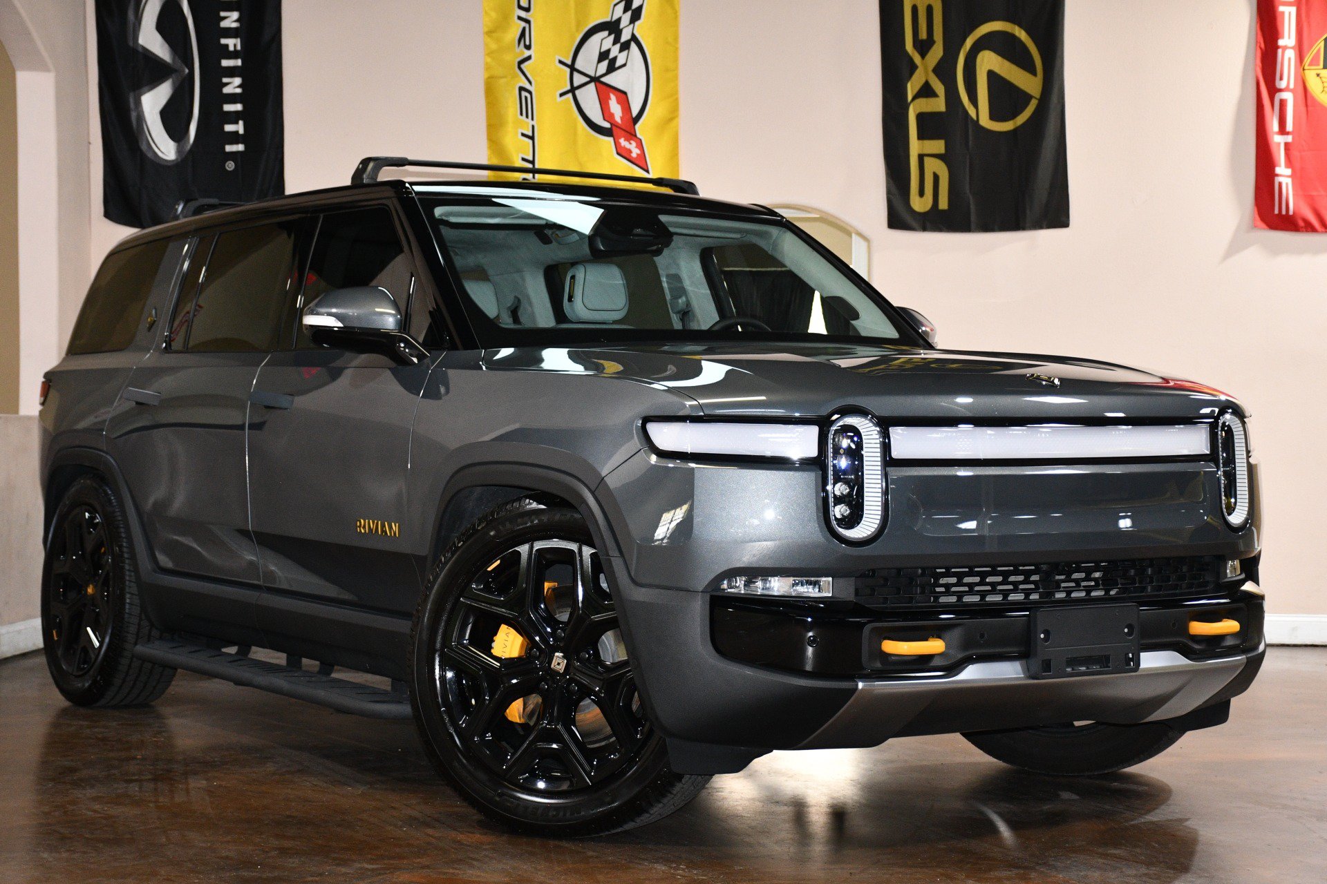 Used 2023 Rivian R1S Launch Edition Quad AWD/4WD image 3