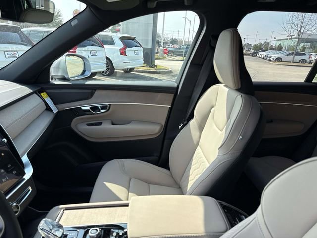 New 2026 Volvo XC90 B6 Plus w/ Protection Package Premier image 17