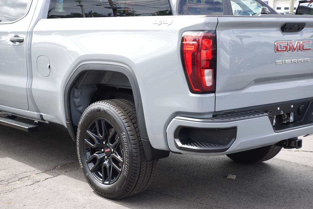 Used 2024 GMC Sierra 1500 Pro w/ Graphite Edition AWD/4WD image 9