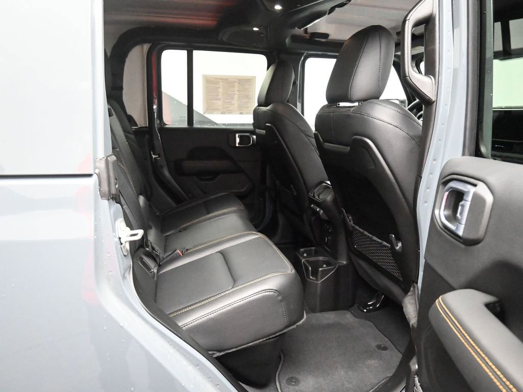Used 2025 Jeep Gladiator High Tide image 23