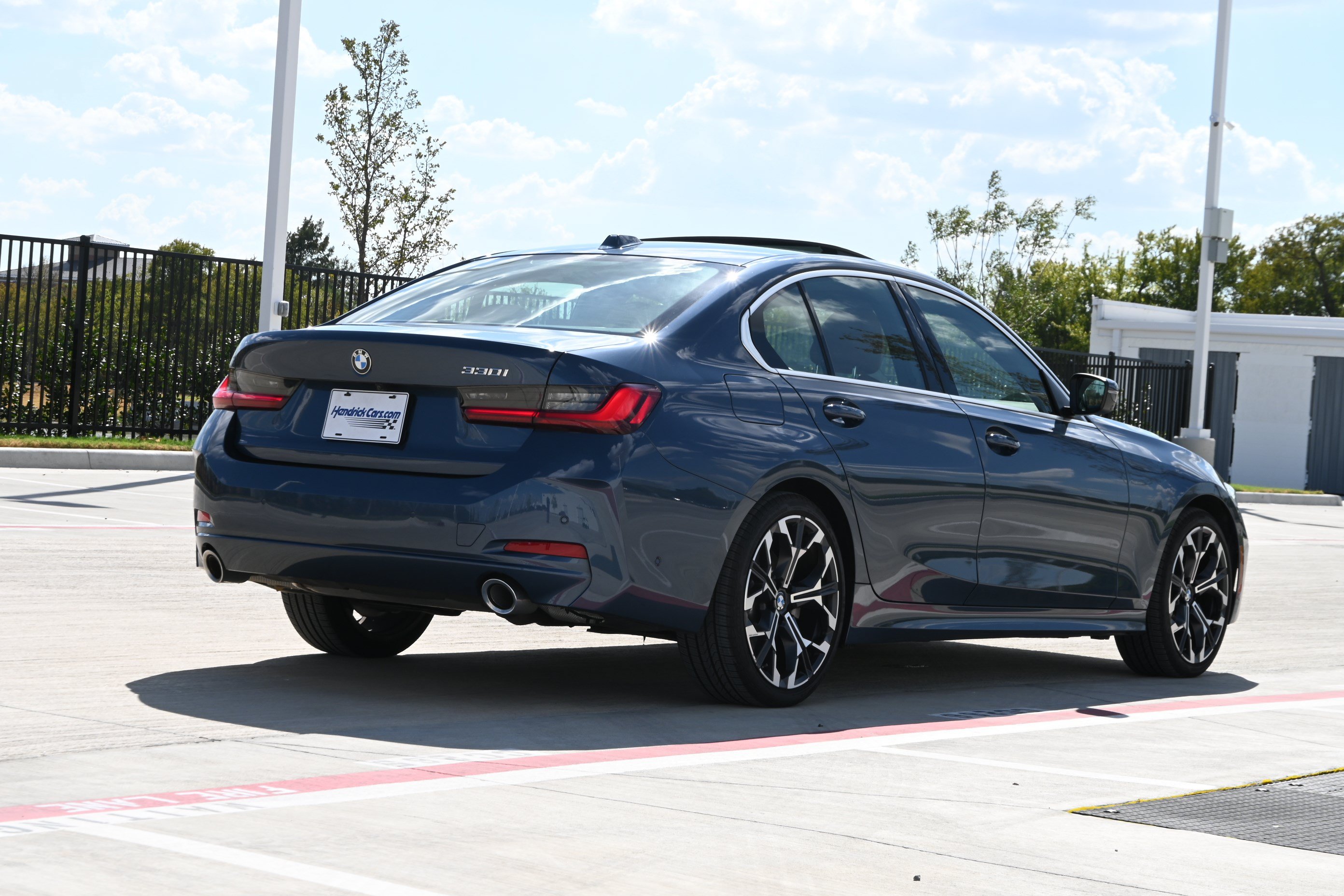Certified 2025 BMW 330i Sedan RWD image 9