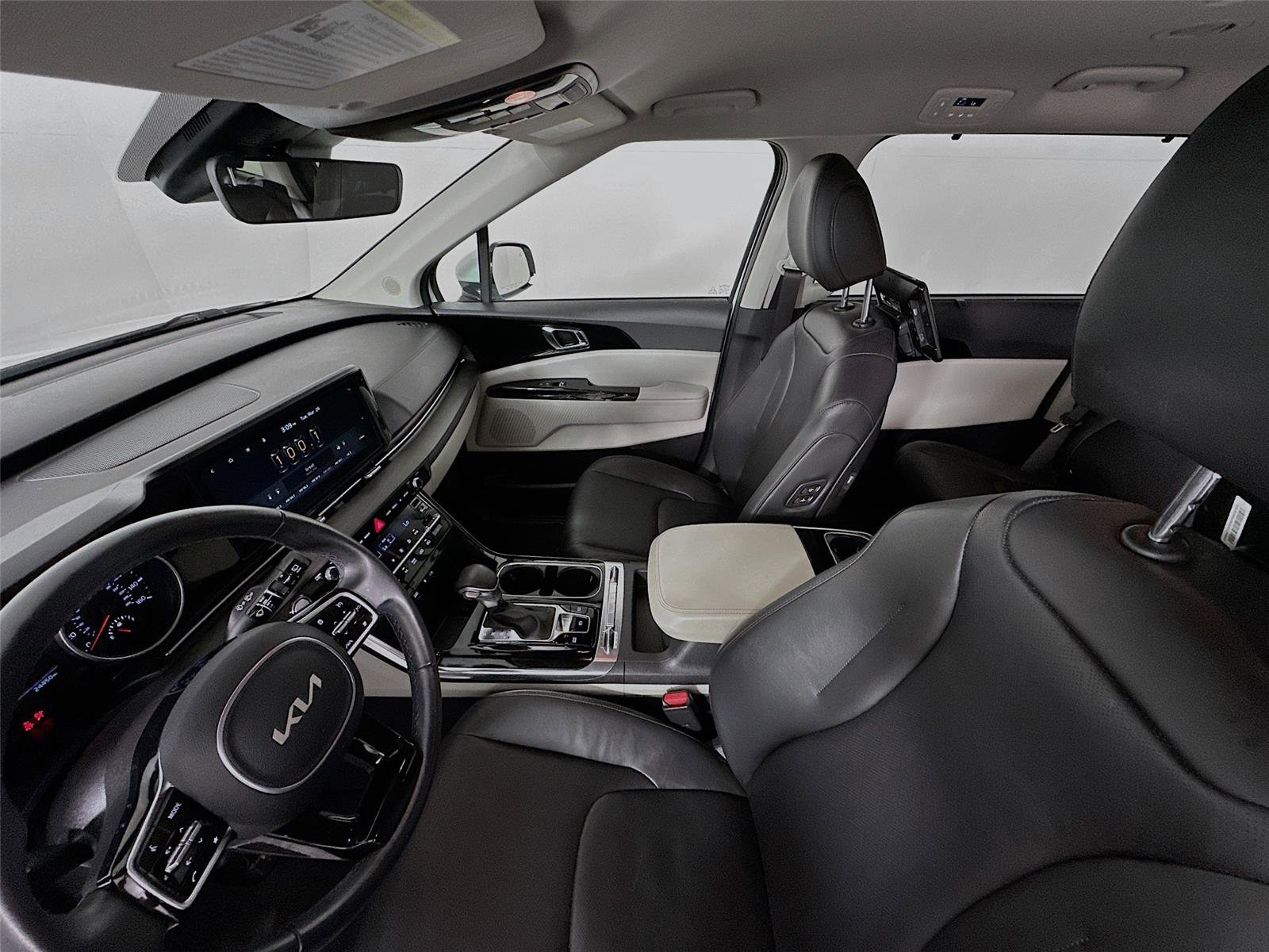 Used 2022 Kia Carnival SX image 5