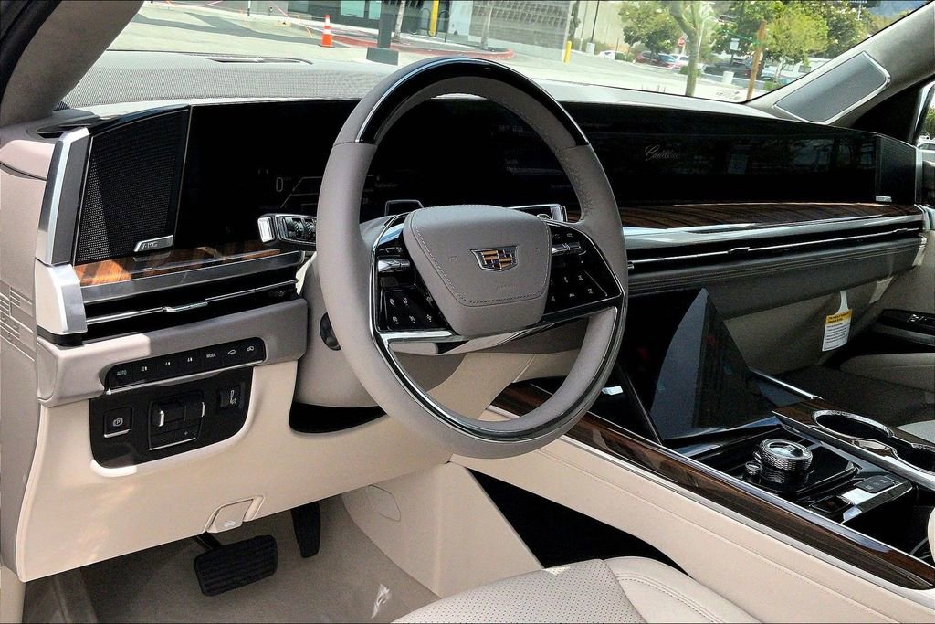 New 2026 Cadillac Escalade Platinum Luxury w/ LPO, Radiant Package AWD/4WD image 9