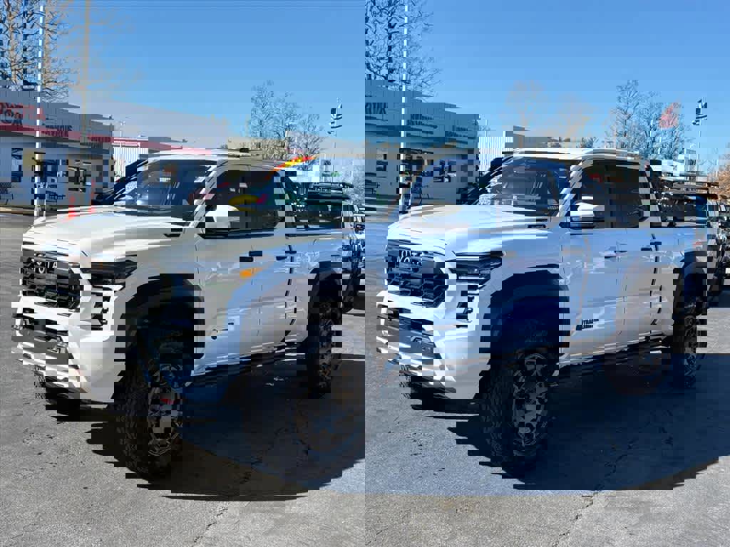 Used 2025 Toyota Tacoma Trailhunter Hybrid image 25