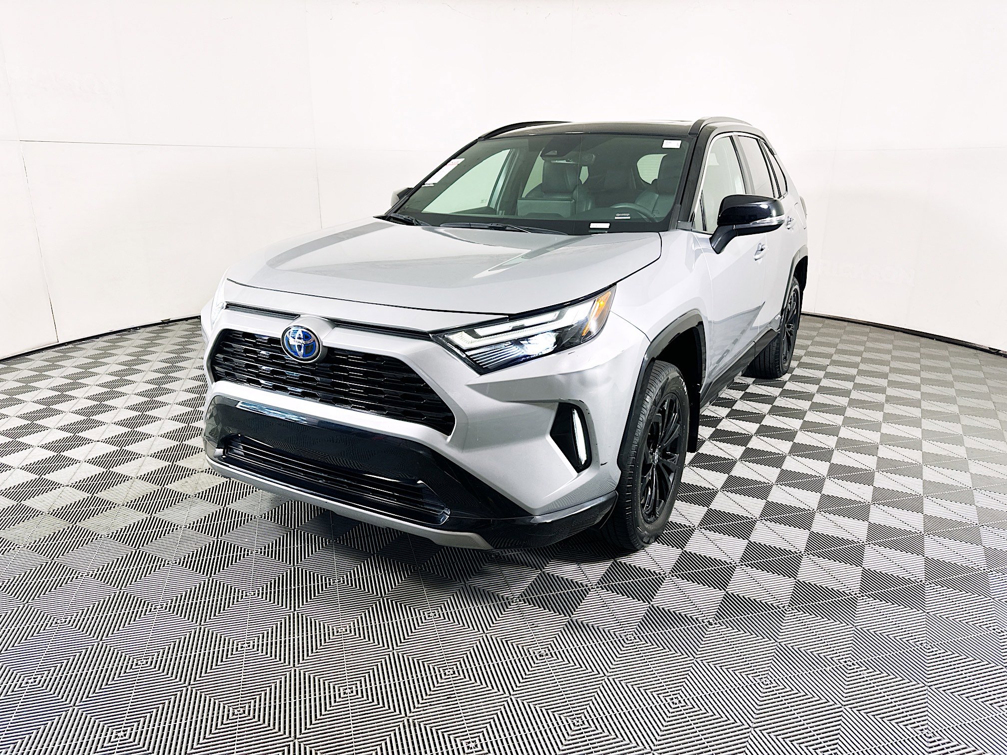 Used 2024 Toyota RAV4 XSE AWD/4WD image 7