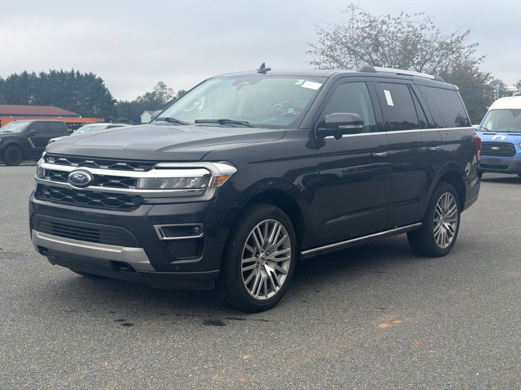 Used 2023 Ford Expedition Limited AWD/4WD image 3