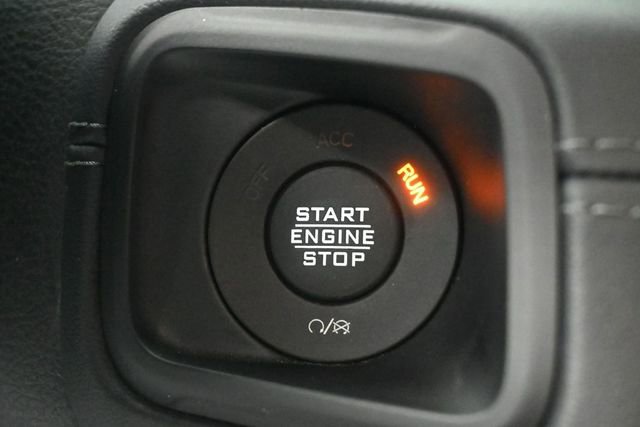 Used 2024 Jeep Gladiator Rubicon w/ Technology Group AWD/4WD image 18