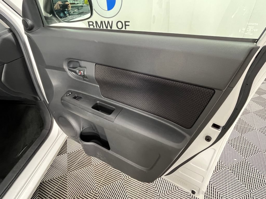 Used 2010 Scion xB FWD image 23