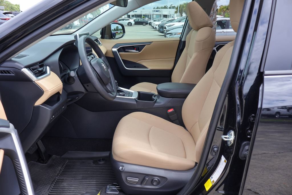 Used 2025 Toyota RAV4 XLE w/ Convenience Package image 8