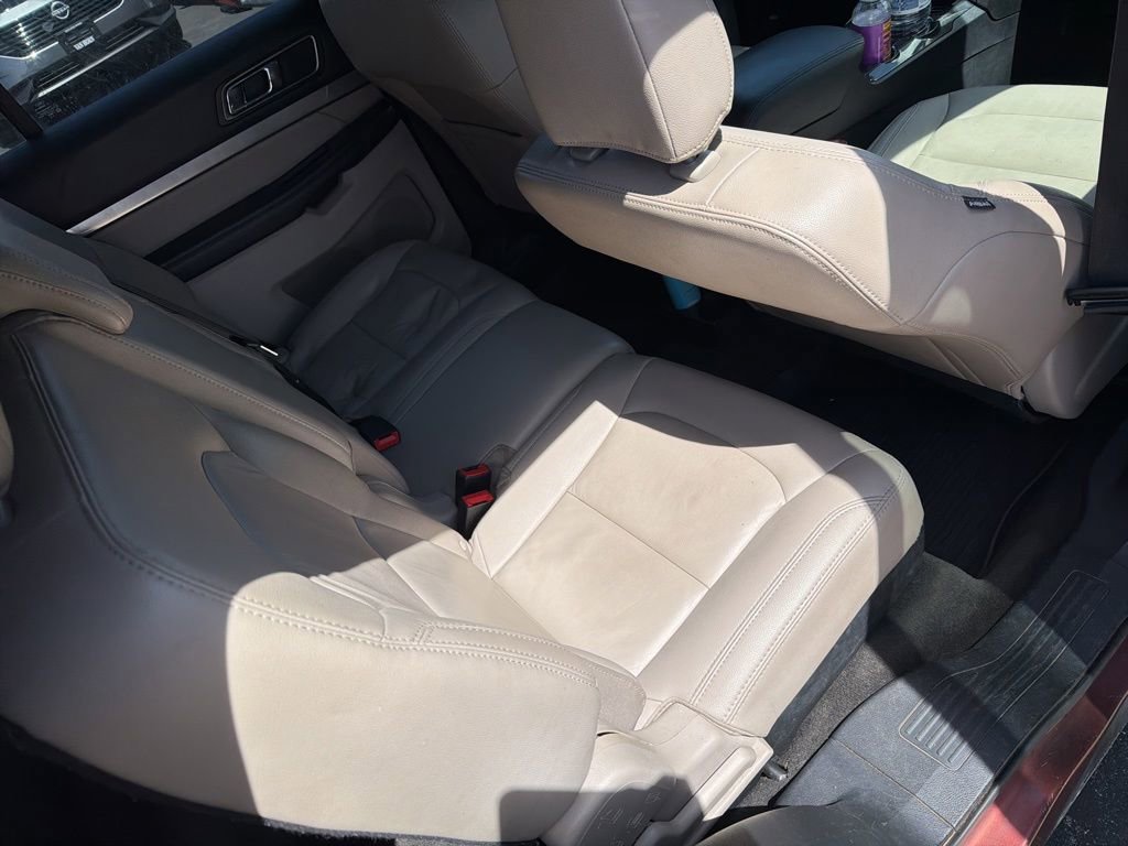Used 2018 Ford Explorer XLT w/ Equipment Group 202A AWD/4WD image 9