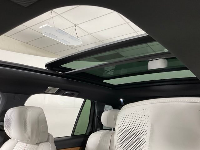New 2026 Cadillac Vistiq Luxury w/ LPO, Floor Liner Package AWD/4WD image 22