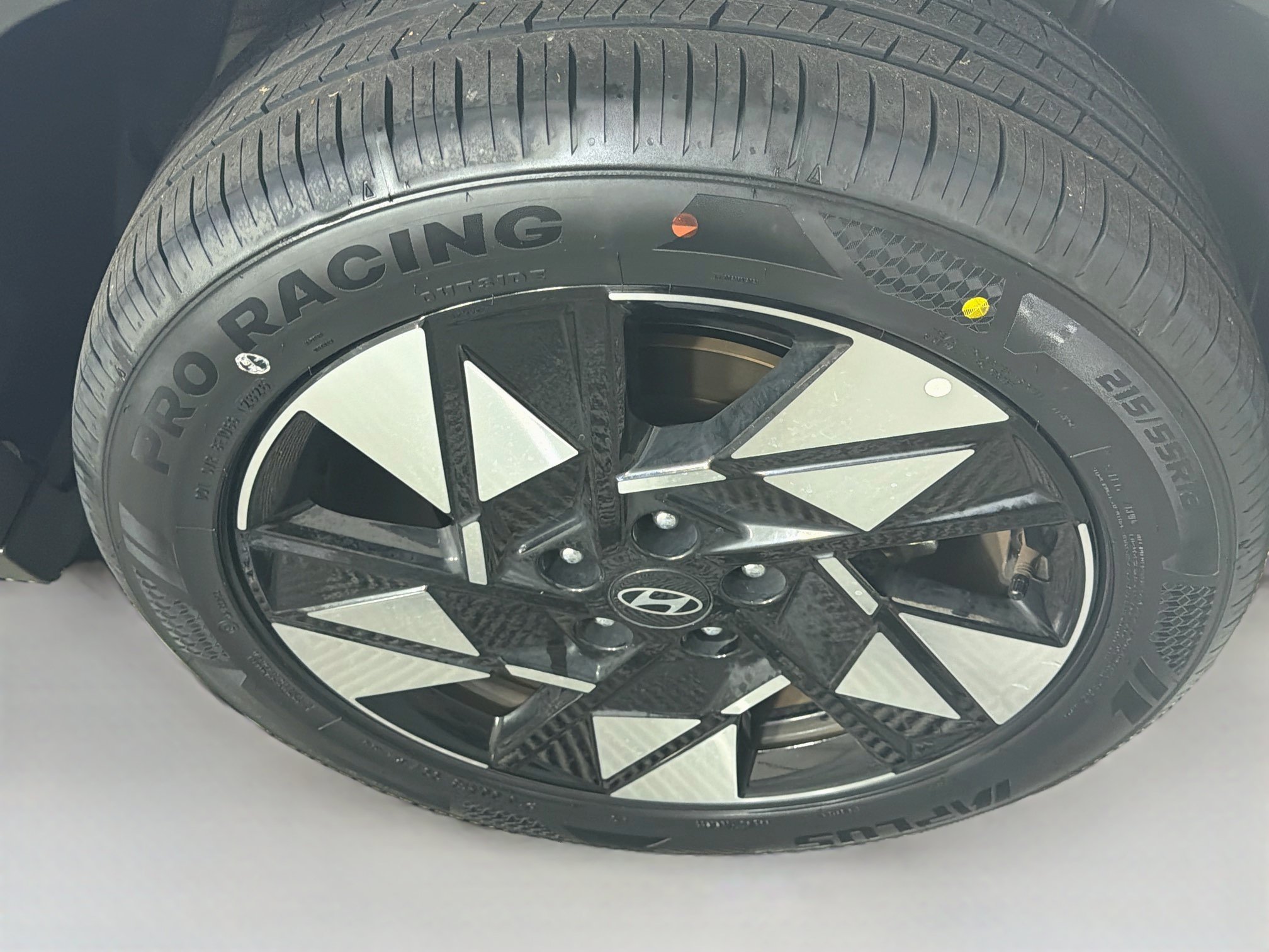 Used 2025 Hyundai Kona SEL FWD image 11