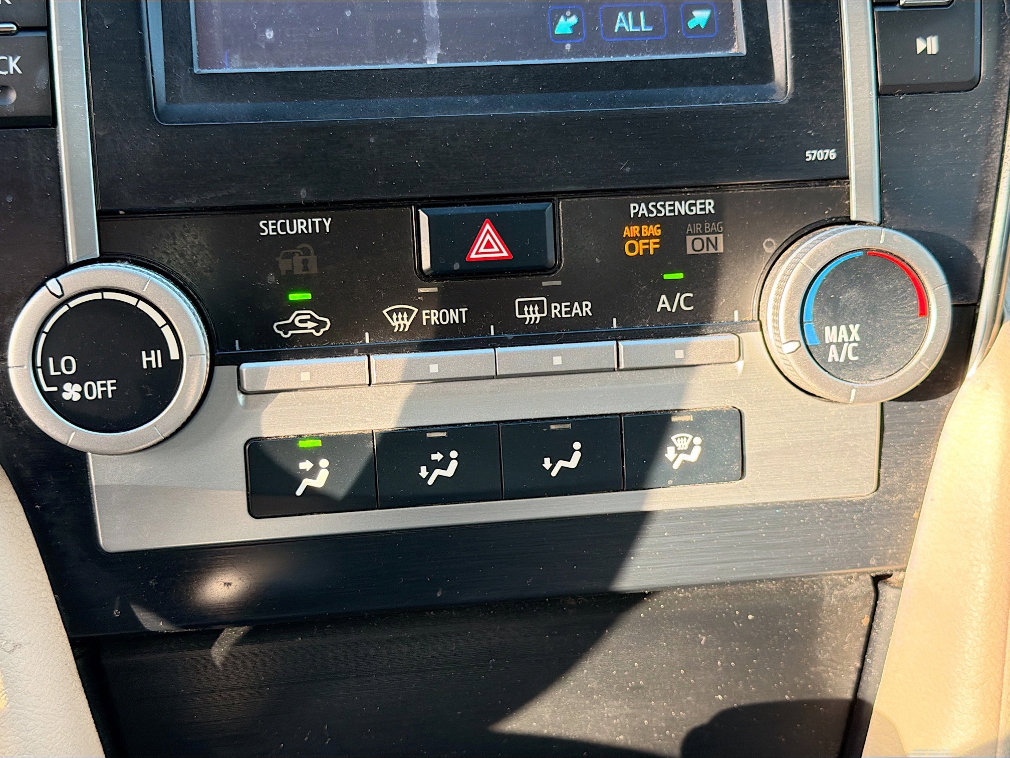 Used 2013 Toyota Camry L image 28