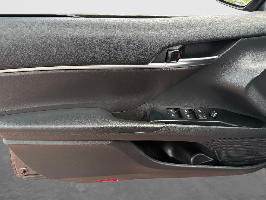 Used 2020 Toyota Camry SE FWD image 14