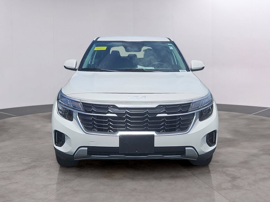 Certified 2025 Kia Seltos LX AWD/4WD image 2