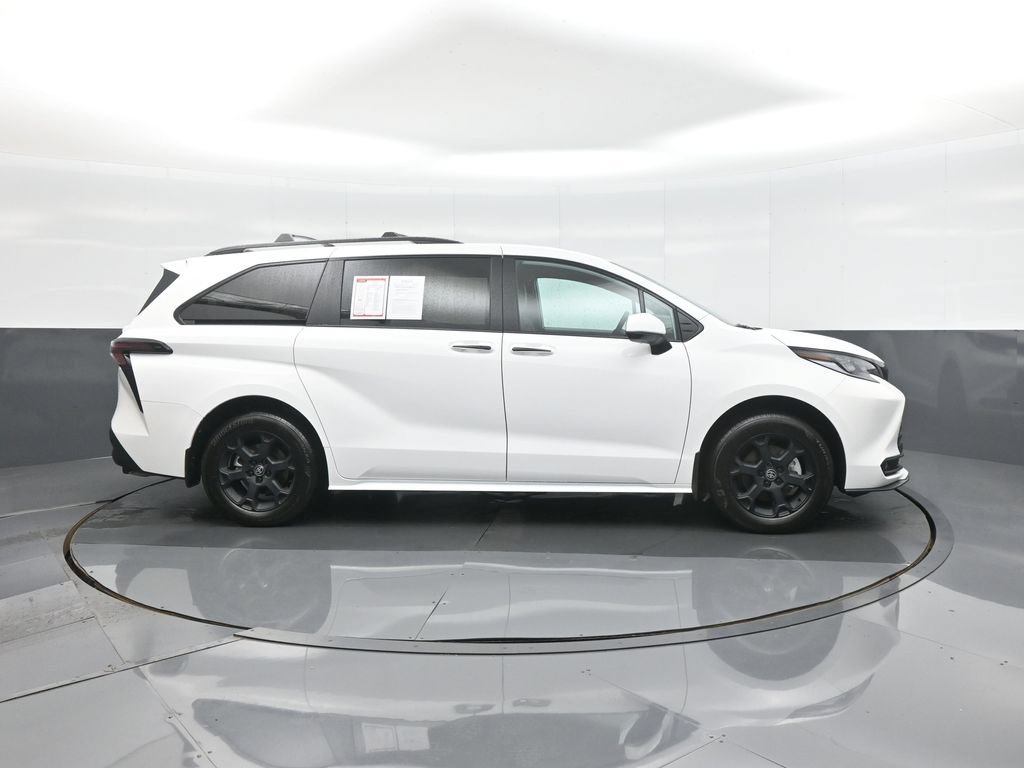Certified 2026 Toyota Sienna XLE Woodland Edition AWD/4WD image 8