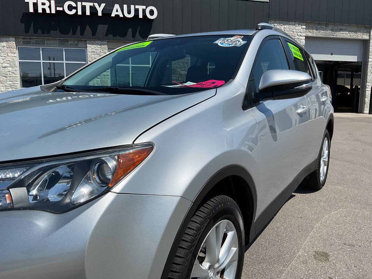 Used 2014 Toyota RAV4 Limited w/ Technology Package AWD/4WD image 2